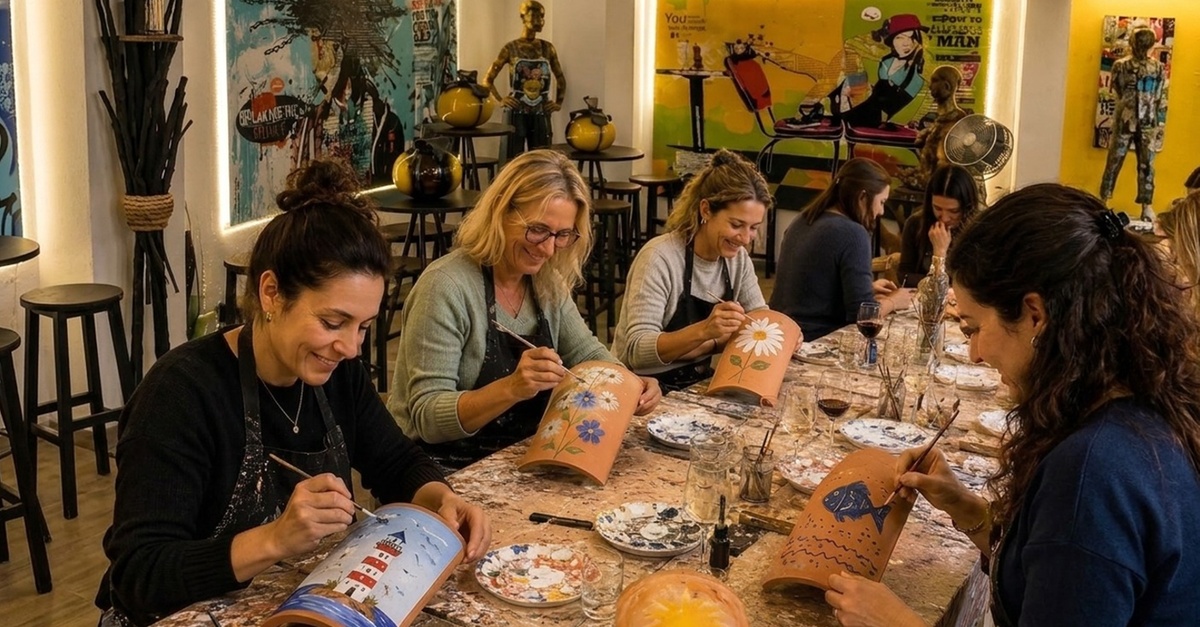 Taller de pintura sobre tejas con bebida en Palma de Mallorca