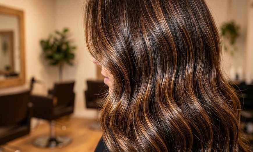 Image 3: Single-Process Color, Choice of Highlights & Glaze at The Beauty Box
