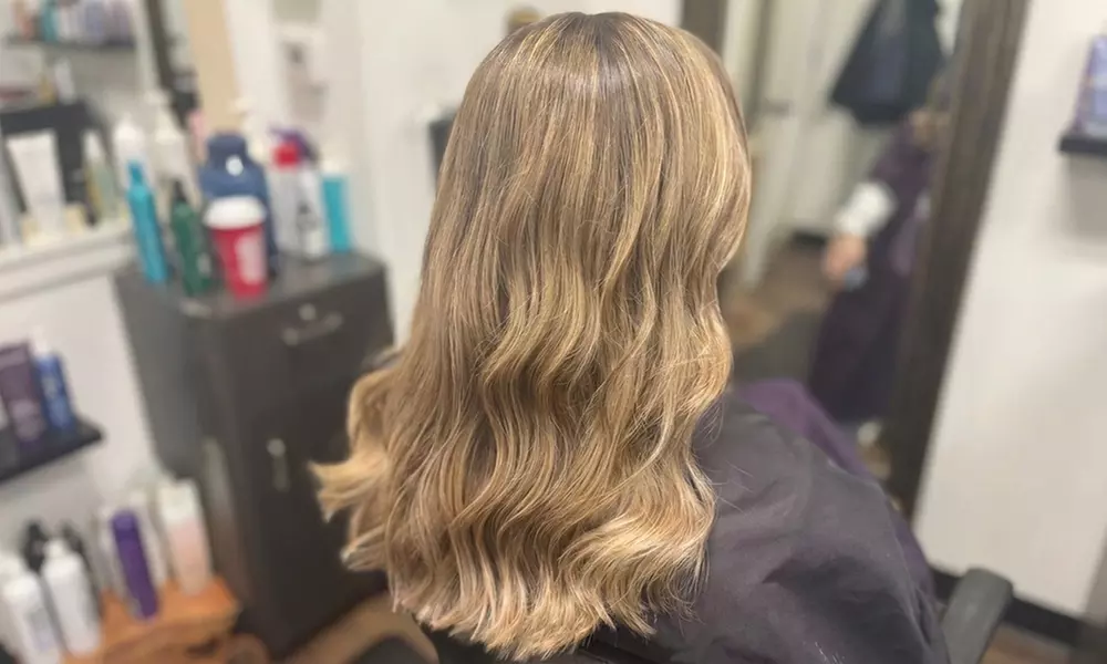 Transform Your Look with Highlights, Blowouts and Hair Styling Options