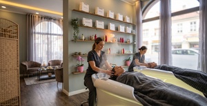 Headspa-Entspannungskur auf automatischer Massageliege für 1-2 Pers.