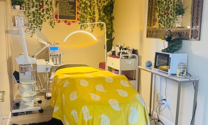 Image 6: 60-Min Body Scrubs: Turmeric, Coffee, or Oatmeal for Skin Renewal