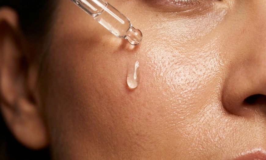 Image 2: Experience Hydrating Facial with Extractions for Radiant Skin