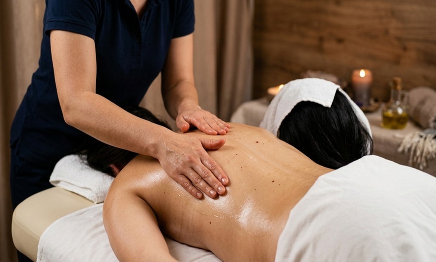Image 8: 50-Minute Couples Massage at High-Rated Therapeutic Center