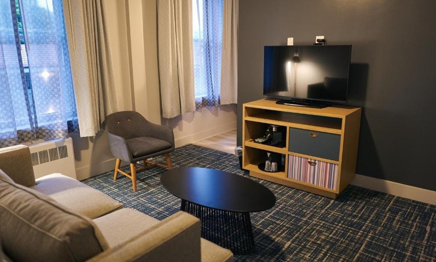 Image 17: San Francisco SoMa Hotel with Rooftop Pool Access
