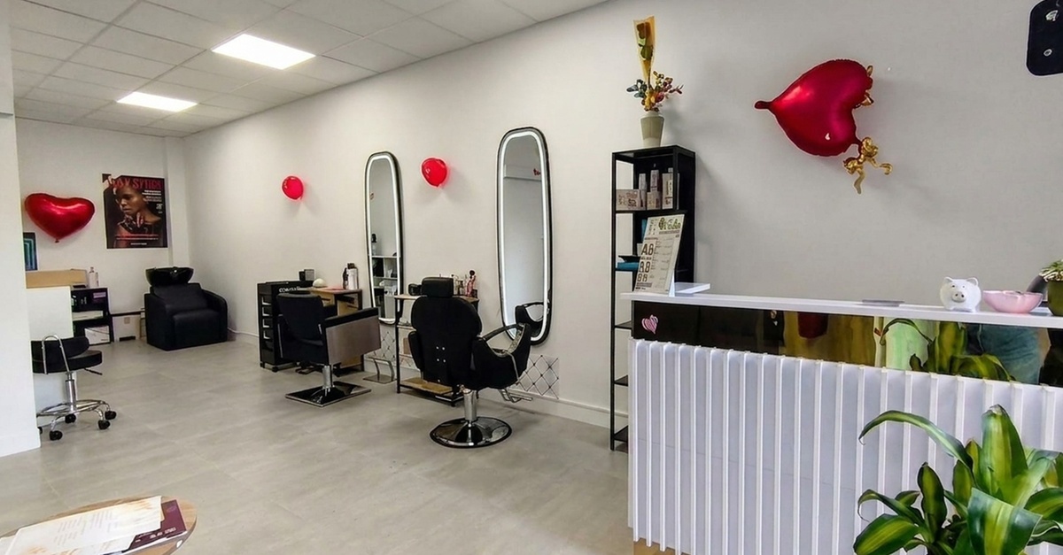 Sesión de peluquería con lavado, corte, tinte y mechas en Barcelona