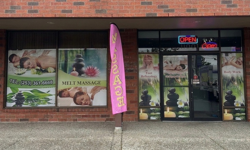Image 2: Relieve Muscle Tension with Deep Tissue Massage Options