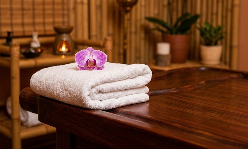 Image 4: Rejuvenate Together with 60-Minute Couples Massage Options