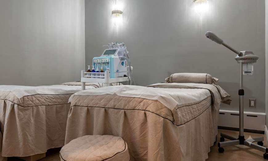 Image 5: Couples Swedish or Deep Tissue Massage with Hot Stones (60 or 90 Min)