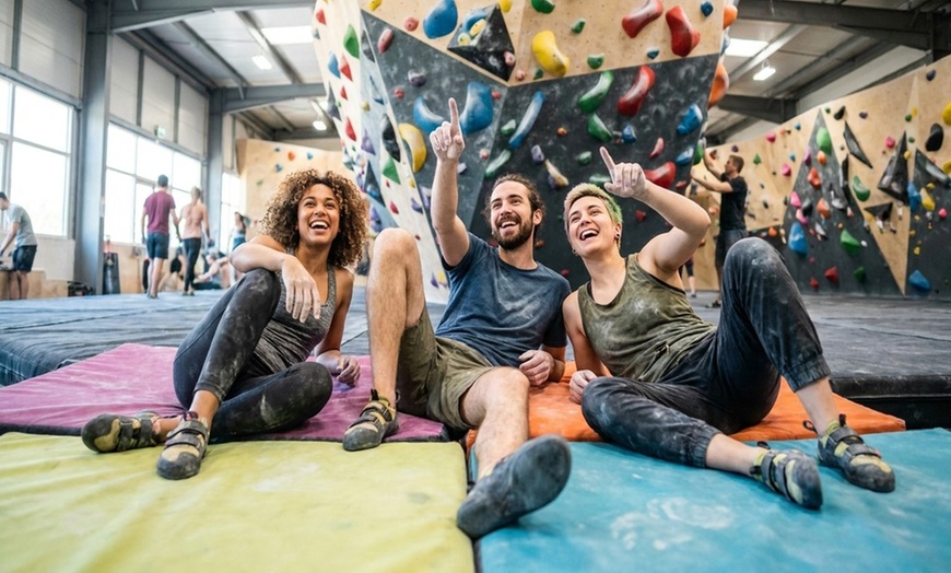 Image 4: Indoor climbing passes for individuals and pairs