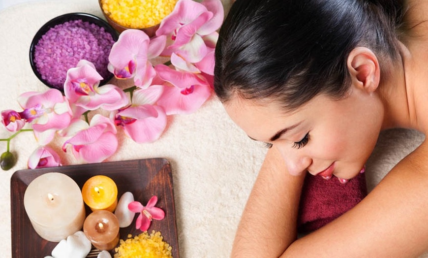 Image 7: Solo or Couples: 75-Min Full Body Massage with Hot Stone Back Scrub