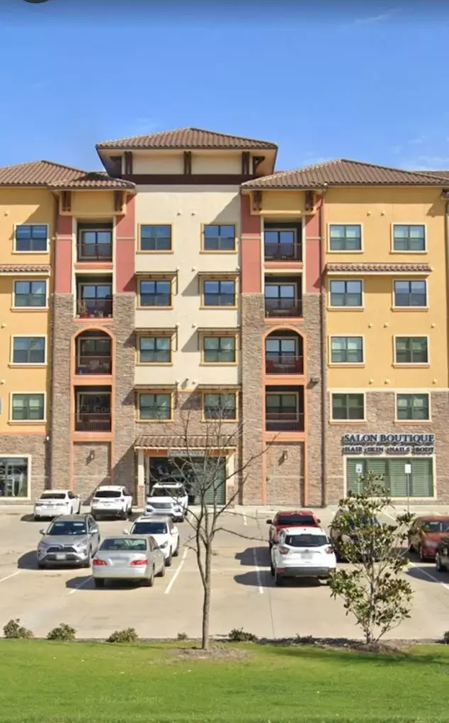 Glow Up: Lip flip, Daxxify OR Xeomin