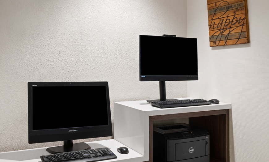 Image 15: Atlanta Airport Hotel with Free Breakfast & Shuttle