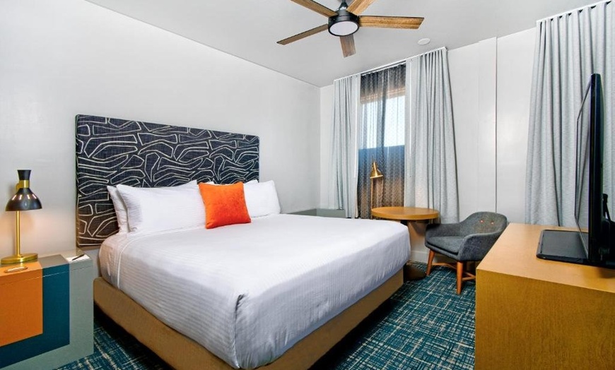 Image 12: San Francisco SoMa Hotel with Rooftop Pool Access