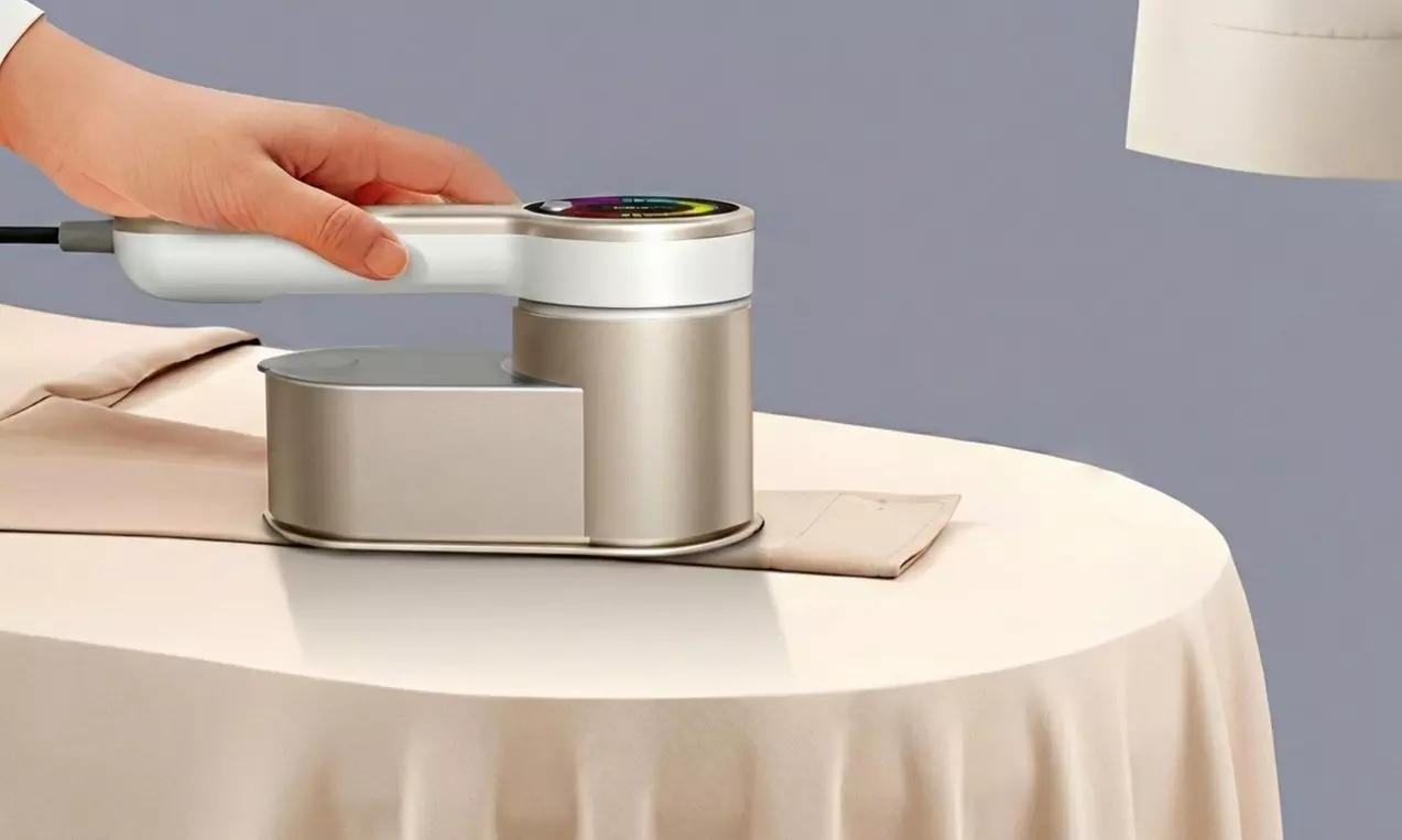 Miniplancha de viaje con función de planchado en seco y a vapor