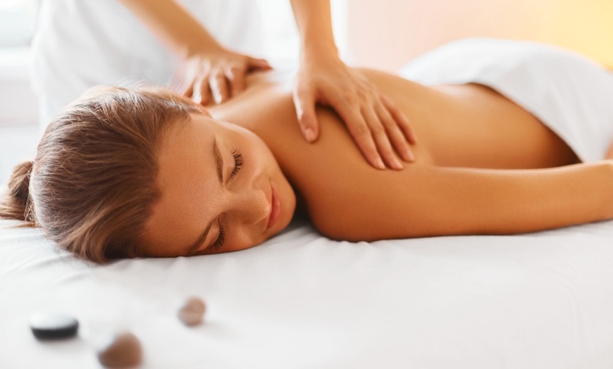 Image 6: 60, 90 or 120-Minute Couple Massage with Hot Stone and Essential Oil
