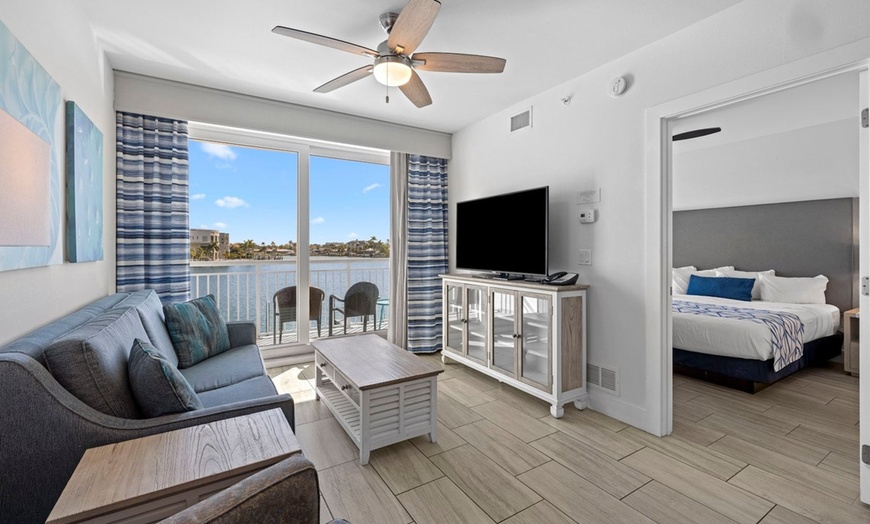 Image 24: Treasure Island Beachfront Suites with Rooftop Deck