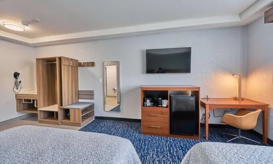 Image 13: Cape Cod Hotel in Hyannis with Pool and Ferry Access