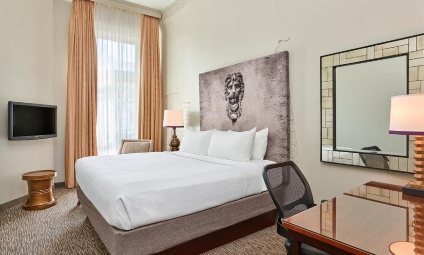 Image 10: 4-Star French Quarter Hotel with Rooftop Pool