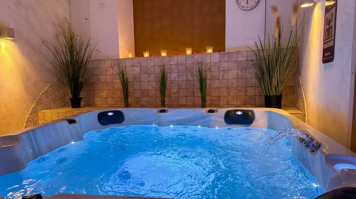 120 Min. Spa-Auszeit opt. mit Aromaöl-Massage für 1 oder 2 Personen