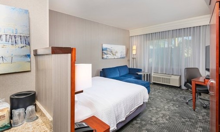 Image 14: Santa Ana Hotel near Airport with Pool & Bistro