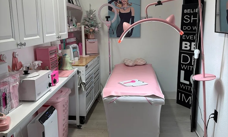 Image 10: Brazilian Waxing for Women (20 Min) & Men (45 Min) for Smooth Skin