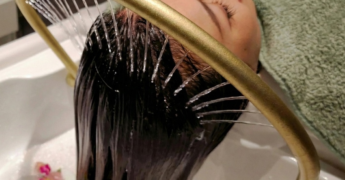 Sesión de head spa y cuidado del cuero cabelludo en Barcelona