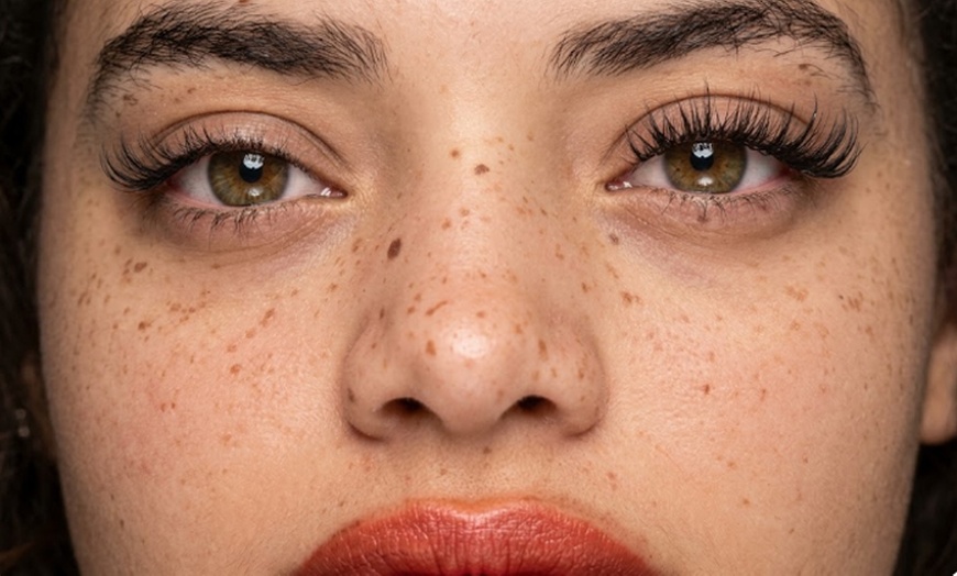 Image 5: Eyelash Extensions for a Fuller Look