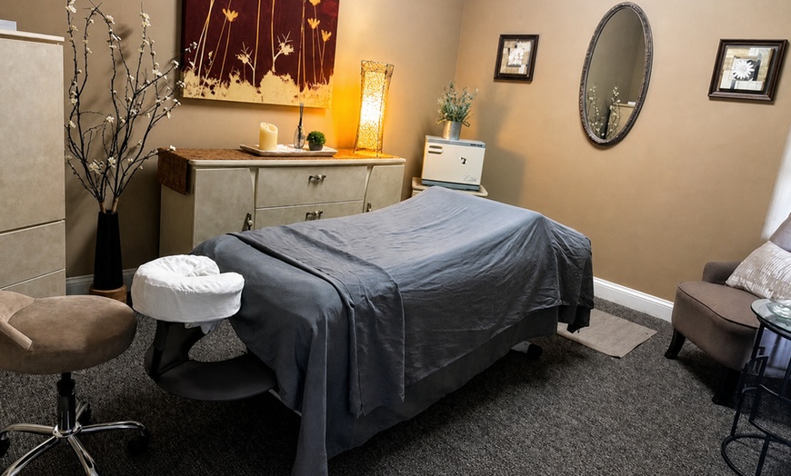 Image 2: 60-Minute Deep Tissue & Muscle Tension Relief Massages