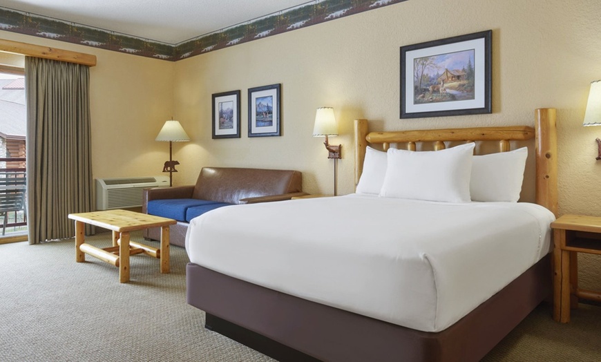 Image 25: Great Wolf Lodge Traverse City Water Park Resort