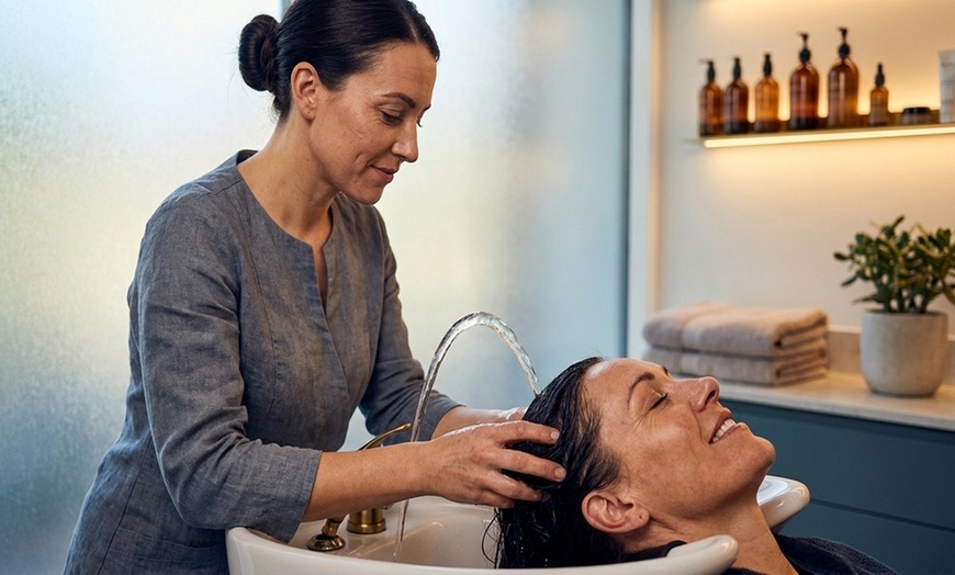 Image 2: 60, 90 or 120 Min VIP Head Spa Package with Massage on Upper-Back + Facial at U&M Spa - Up to 30% OFF