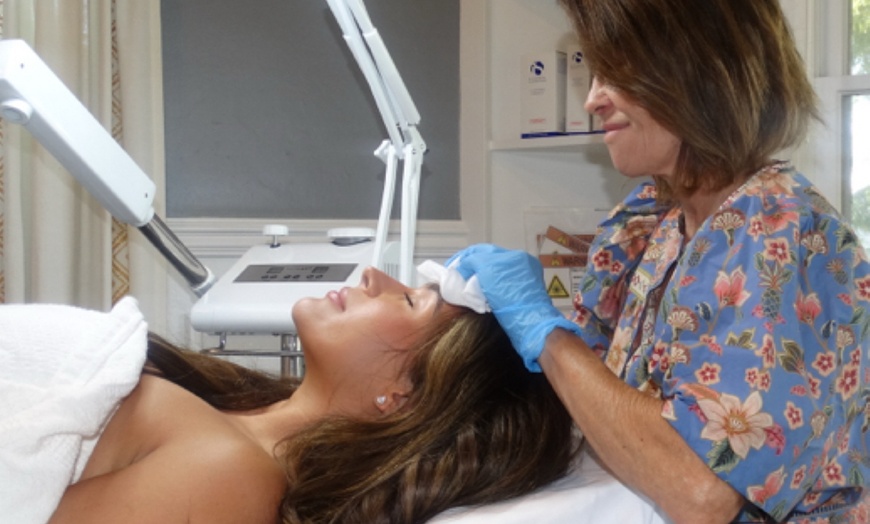 Image 2: Up to 40% Off on Pampering Package at Lori's Skin Edit