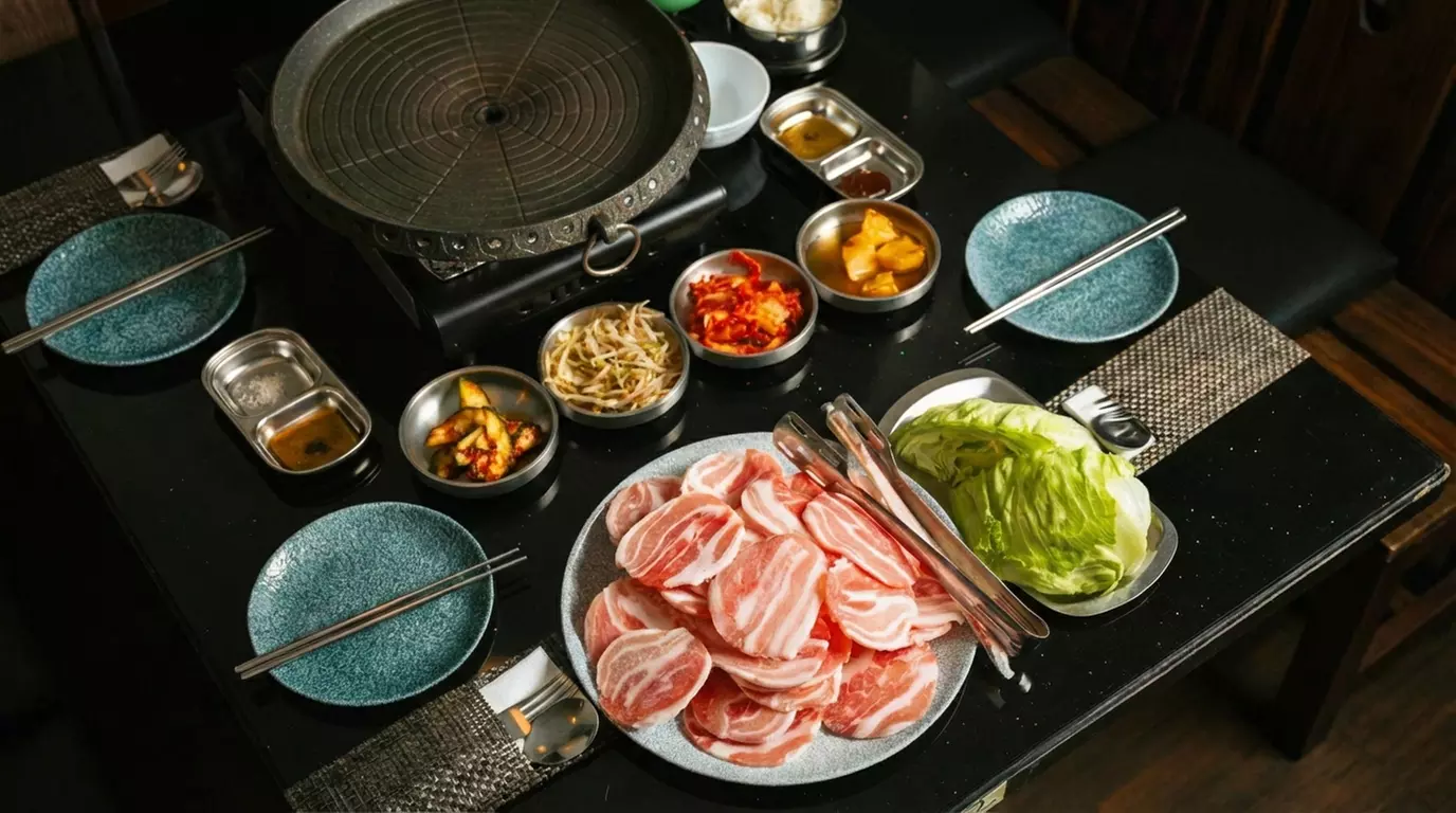 Traditioneller koreanischer BBQ-Tischgrill nach Wahl - Genuss pur für 2 oder 4 Personen (bis zu 22% sparen) - Primary Image