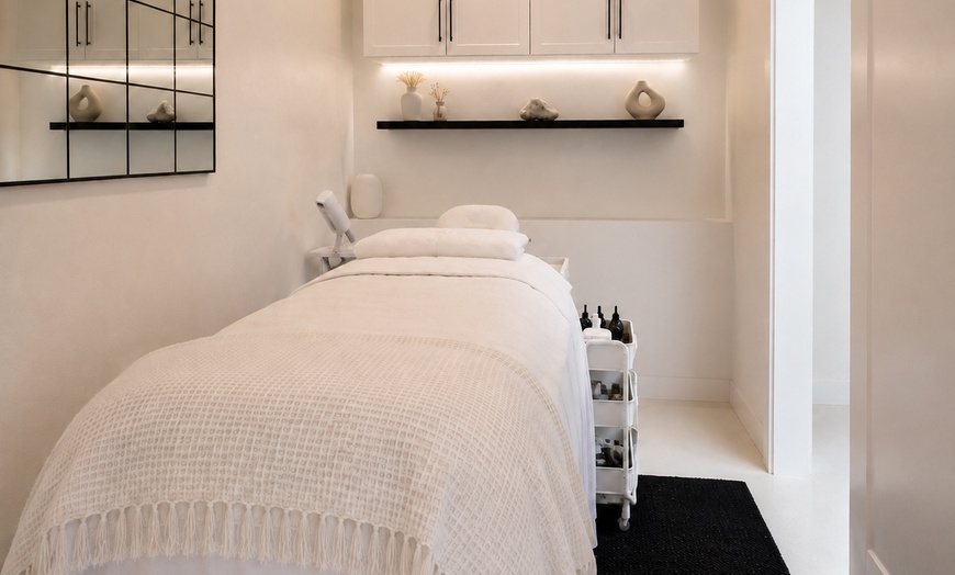 Image 4: 60-/90 Min-Head-spa w/ Scalp Analysis, Water Circulation+ Head Massage