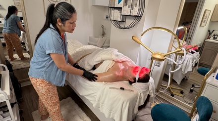 One 50 min Deep Pore Cleansing Facial + Min Shoulders, Neck, Arm and Scalp Massage + Aromatherapy - Glow With Evelyn