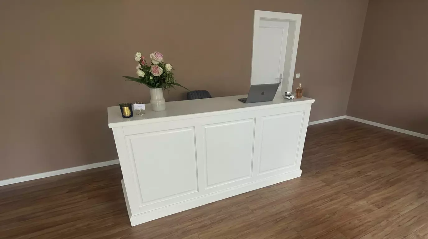 Russische Maniküre und/oder Pediküre opt. inkl. Shellack für 1 Person