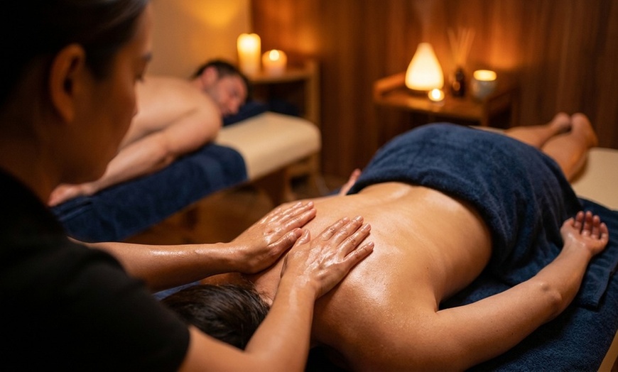 Image 4: 60- or 90-Minute Couples Massage