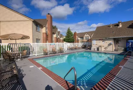 Outdoor Pool (Seasonal)