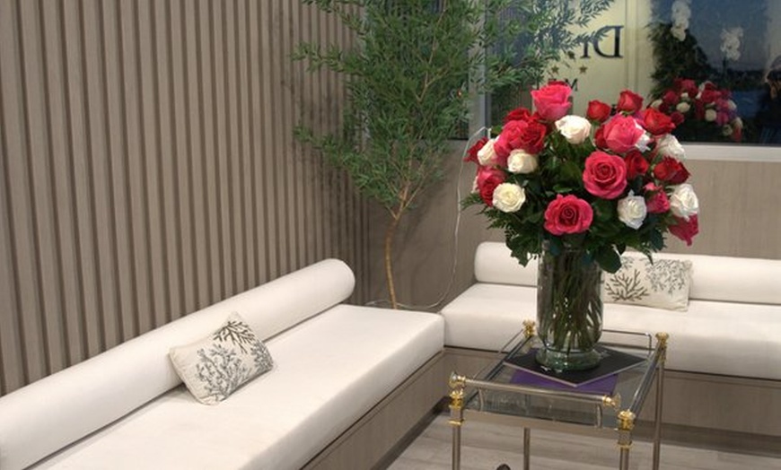 Image 3: 60-Minute Couples Massage: Swedish/Deep Tissue, Hot Stones & Aroma