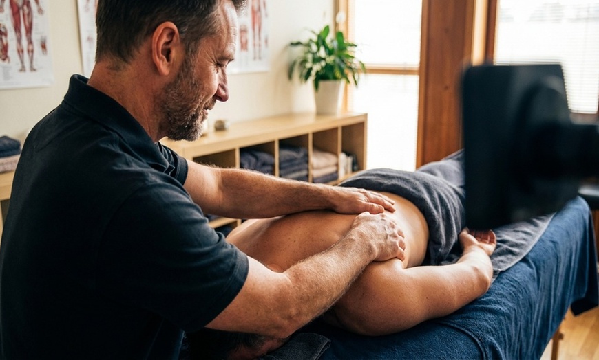 Image 6: Couples or Individual 60 or 90-minute Massage at Amenity Spa 85
