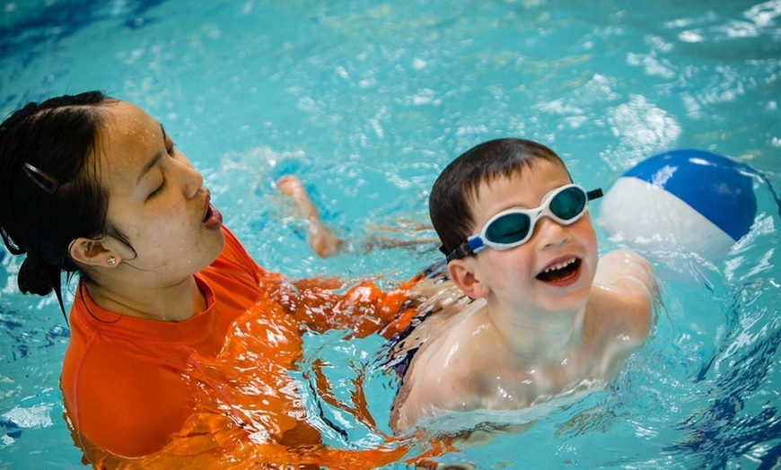 Image 7: 30-Minute Kids’ Swim Lessons: Group or Private Skill-Building