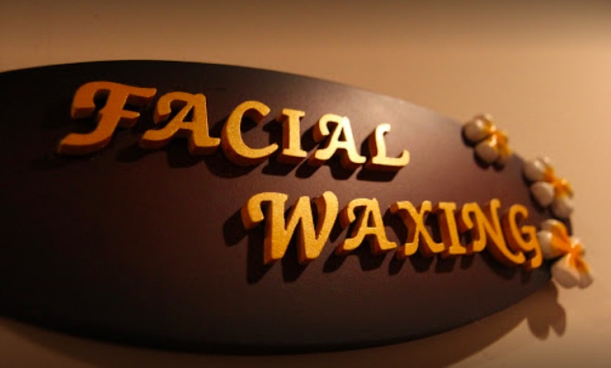 Image 3: Pampering package with massage and facial options
