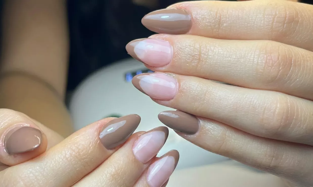 Sesión de manicura semipermanente con opción a análisis capilar