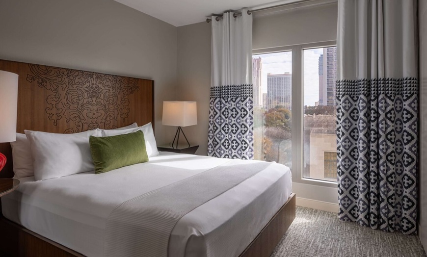 Image 27: San Antonio Riverwalk Suites with Rooftop Pool