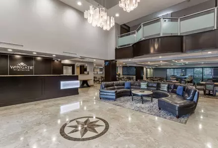 24-hour front desk & business center