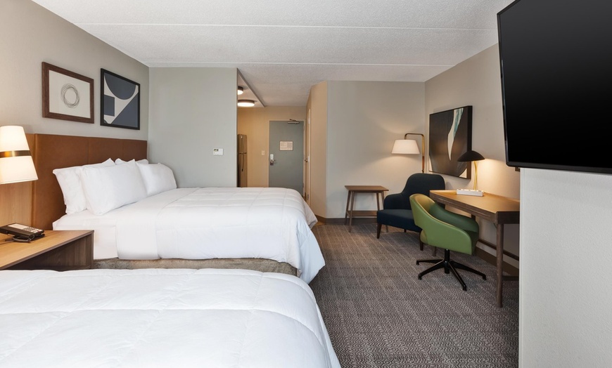 Image 15: Pittsburgh Airport Suites with Free Breakfast & Shuttle