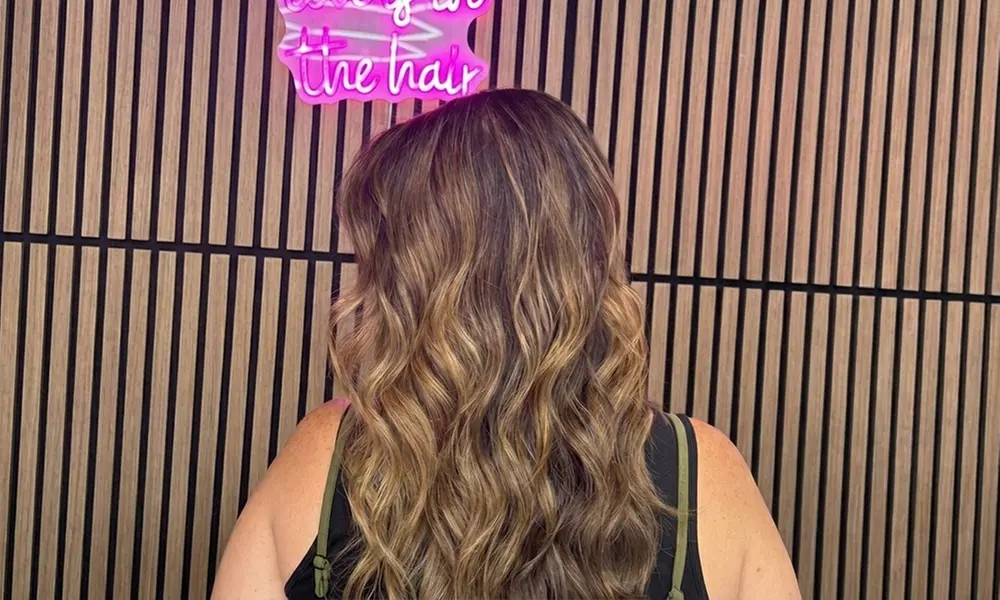 Transform Your Look with Highlights, Blowouts and Hair Styling Options