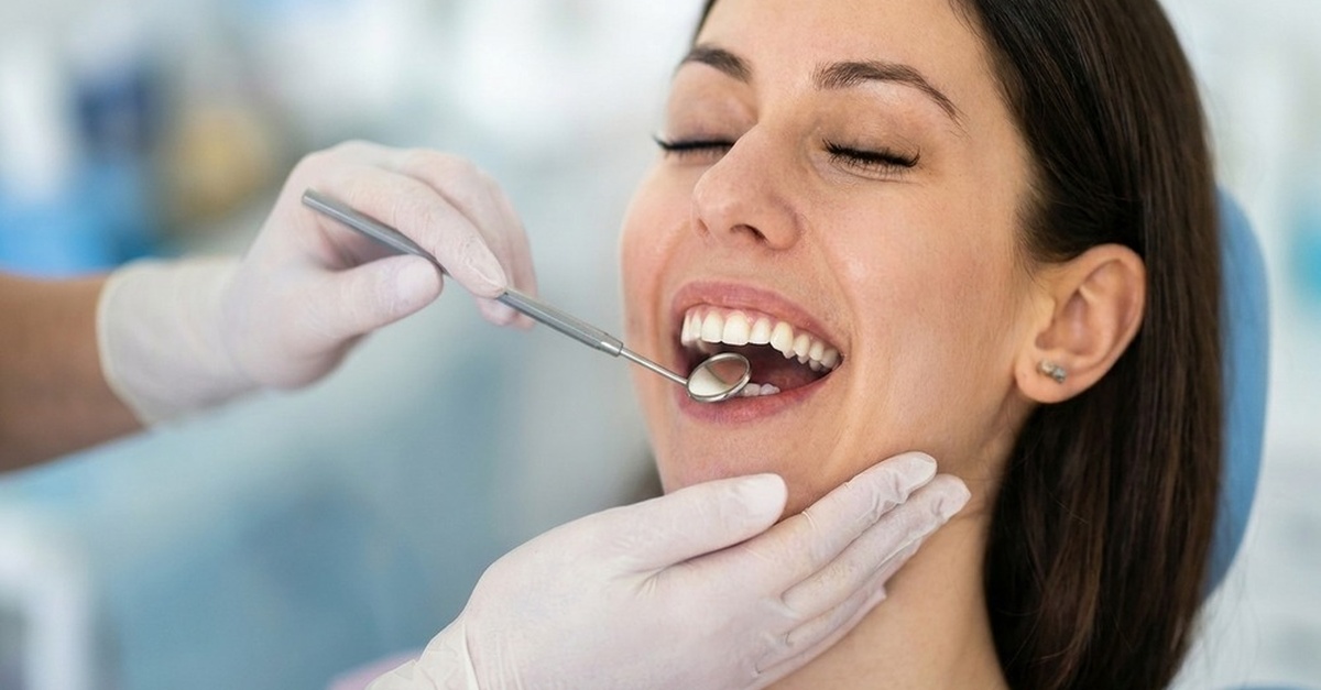 Servicio de limpieza bucal y revisión dental en Valencia