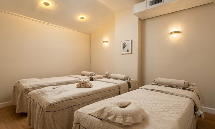 Image 3: Couples Swedish or Deep Tissue Massage with Hot Stones (60 or 90 Min)