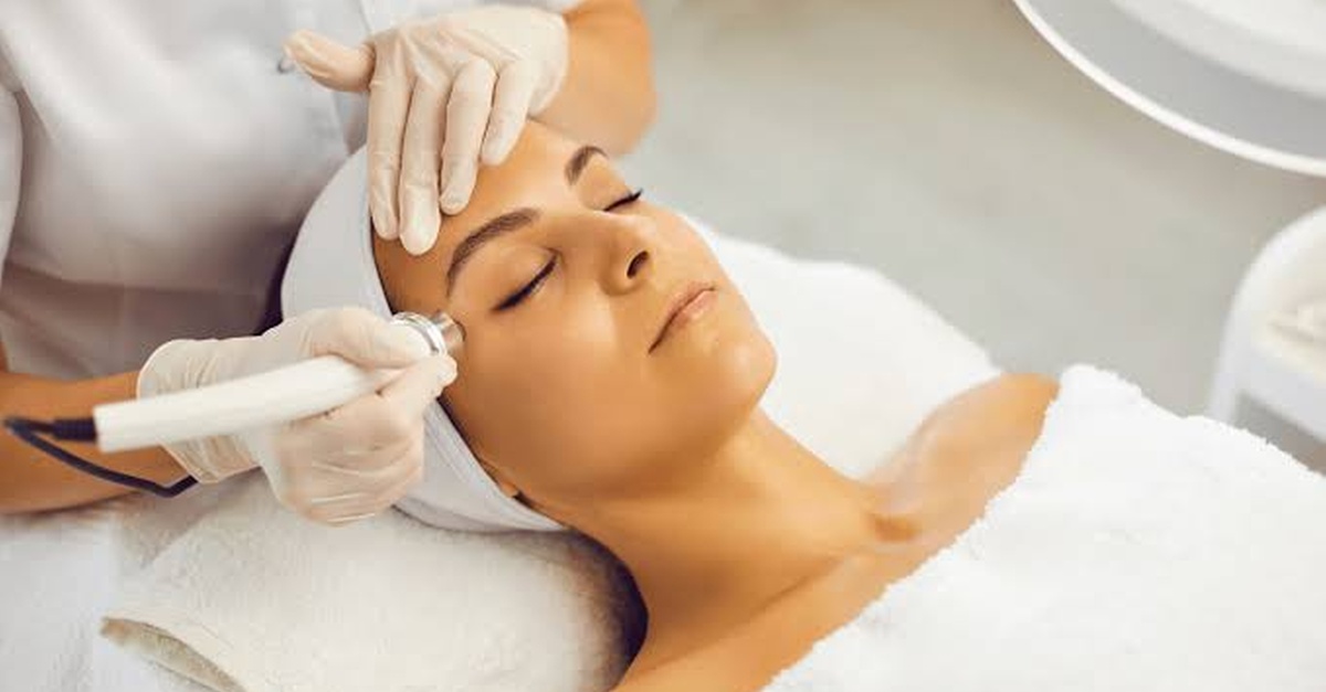 Tratamiento facial con radiofrecuencia Indiba o antimanchas en Bilbao