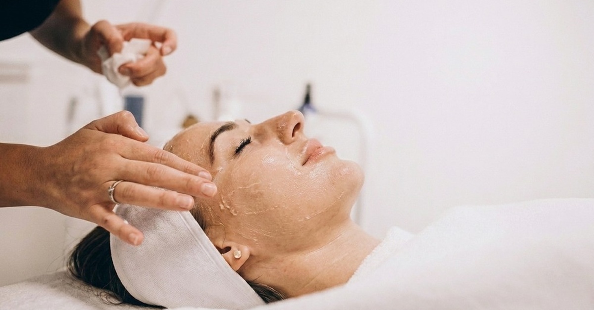 Tratamiento facial con Dermapen y cóctel de vitaminas en Granada